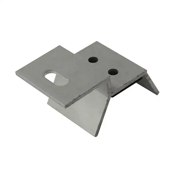 Metalowy dach z panelami słonecznymi aluminiowe oprawy dachowe PV zestaw instalacji oprawy dachowej z pionowym szwem chińskiego producenta