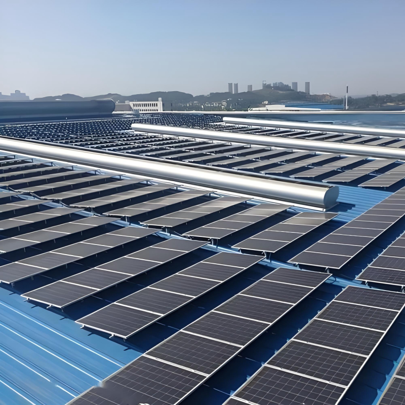 Wsporniki do montażu paneli słonecznych na dachu z blachy na rąbek stojący, antykorozyjne, konfigurowalne, szybki montaż