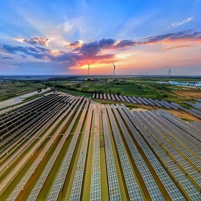 Uchwyty do montażu naziemnego paneli słonecznych zapewniające wsparcie dla systemów fotowoltaicznych na dużą skalę z wysoką odpornością na wiatr i obciążenia śnieżne